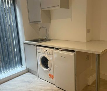 Price £1,100 pcm - Available Now - Furnished - Photo 5