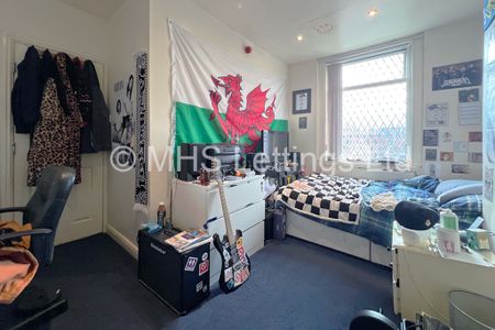 3 Bedroom Mid Terraced House for rent in Talbot Mount - Photo 2