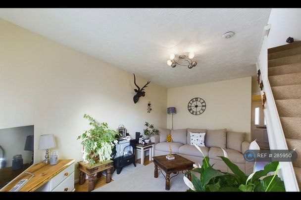 2 bedroom terraced house to rent - Photo 1