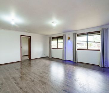 Walk to Station - Spacious Home with Large Shed & Backyard! - Photo 3