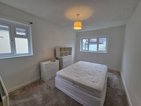 2 Bed Flat, Goodall Road, E11 - Photo 3