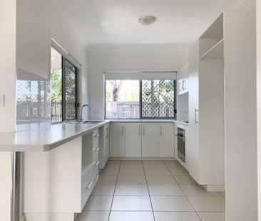 Modern 3 Bedroom Townhouse!! - Photo 6