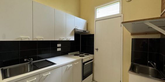 Renovated and Spacious 2-Bedrooms Granny Flat with Solar Panels - Photo 3