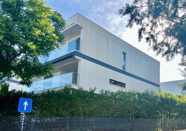 Moradia isolada T4+1 para arrendamento no Alto da Barra em Oeiras