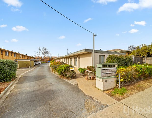 Neat One Bedroom single Level Unit - Photo 1