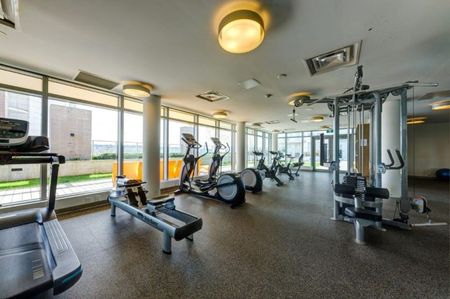 $1,900 / 1br – 576ft2 – Welcome to Riversky! Spacious 1-bedroom, 1 bath w/ Portable A/C (QJ08) - Photo 2