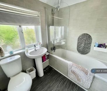 3 bedroom semi-detached house to rent - Photo 6