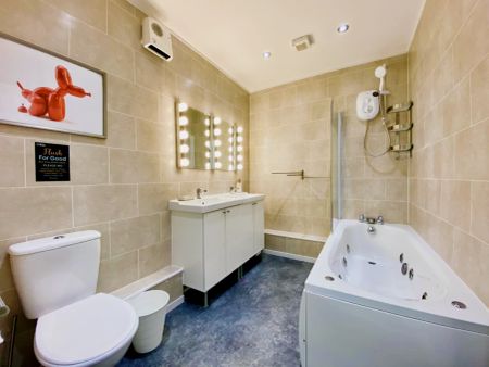 7 Bedroom House - Photo 5