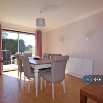 4 bedroom detached house to rent - Photo 1