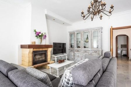 4 Bedroom Villa For Rent in Marbella, Málaga - Photo 2