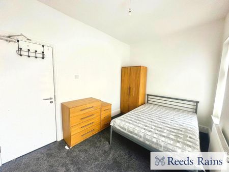 4 bedroom terraced house to rent - Photo 5