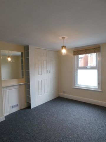 4 bedroom semi-detached house to rent - Photo 4