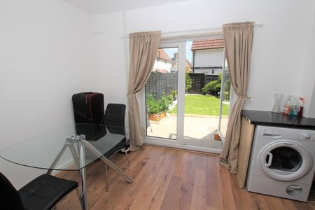 2 bedroom Semi-Detached House to let - Photo 4