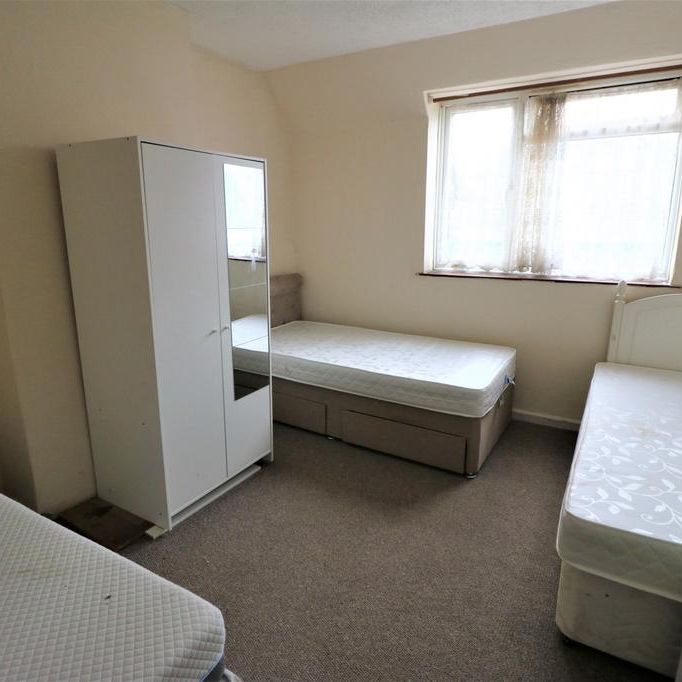 3 bedroom end of terrace house to rent - Photo 1