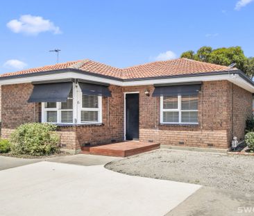 Conveniently positioned modern two bedroom unit with lock up garage - Photo 1