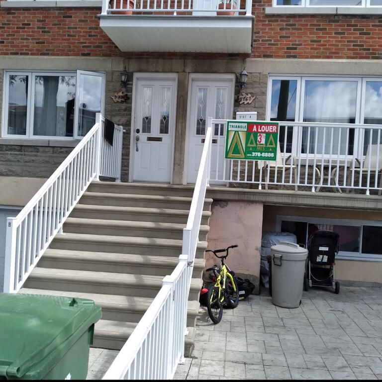 AHUNTSIC : IMMENSE 3 ½ DEMI SOUS SOL - Photo 1