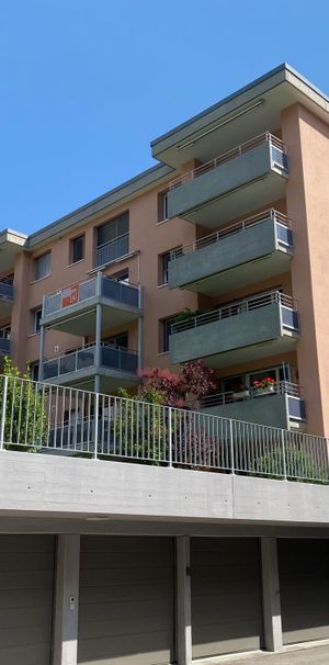 Center-near single apartment with seating - Photo 1