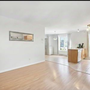 Condo 4½ à louer – Sainte-Catherine – 1 550 $ - Photo 2