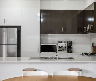 Contemporary Courtyard Home - Photo 6