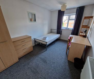 4 Bed Student Accommodation - Photo 4