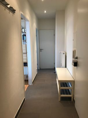 PANORAMABLICK: Moderne 2-Zimmer-Penthousewohnung mit Dachterasse und 2 Balkonen in der Südweststadt - Photo 1