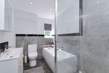 Charterhouse Road, Godalming, Surrey, GU7 - Photo 3