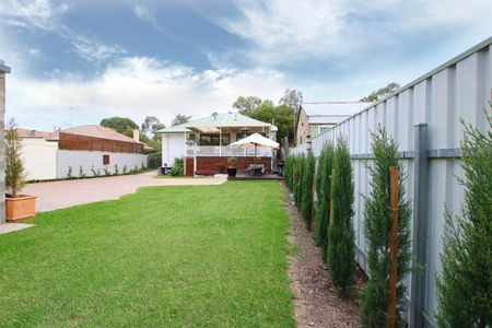 644 Elm Street, Albury NSW 2640 - House For Rent | Domain - Photo 4