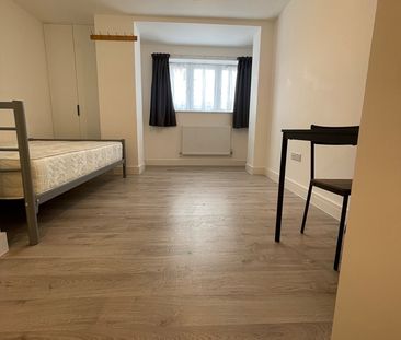 Studio Flat, Wolves Lane, N13 - Photo 3