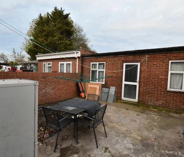 5 bedroom end of terrace house to rent - Photo 3