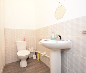 6 bedroom terraced house to rent - Photo 2