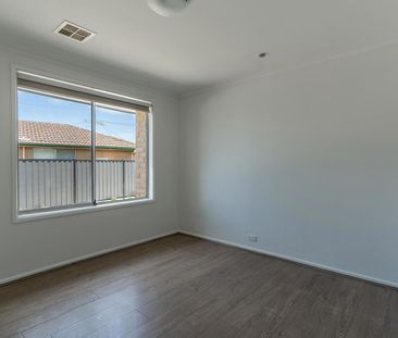 1/8 Waverley Court, 3064, Craigieburn Vic - Photo 2