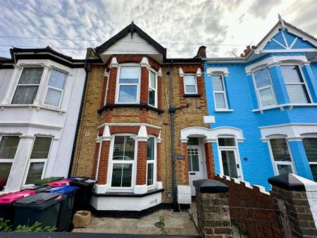 2 bedroom flat to rent - Photo 2