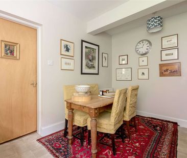 A lovely two bedroom mews house, available on an unfurnished basis. - Photo 1