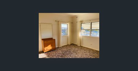 3 Bedroom Home - Enclosed yard - Photo 5