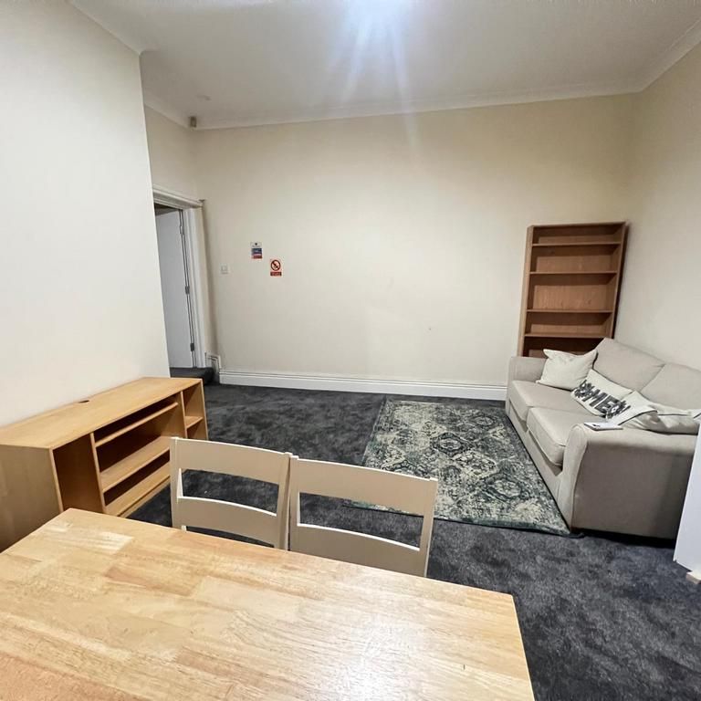 5 bedroom house of multiple occupation to rent - Photo 1