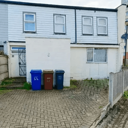 1 bedroom in a house share to rent - Photo 1