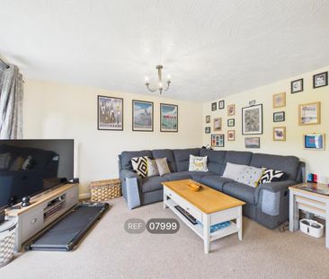 3 bedroom semi-detached house to rent - Photo 2