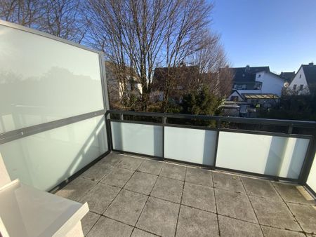 Renovierte 2-Zimmer-Wohnung mit Balkon frei! - Photo 3