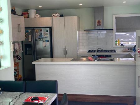 Modern 3 Bedroom Townhouse - Photo 4