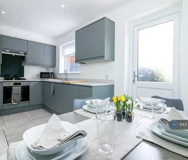 3 bedroom semi-detached house to rent - Photo 5