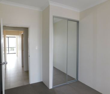 Modern 3-Bedroom, 2-Bathroom Home in Sought-After Catalina Estate - Photo 4