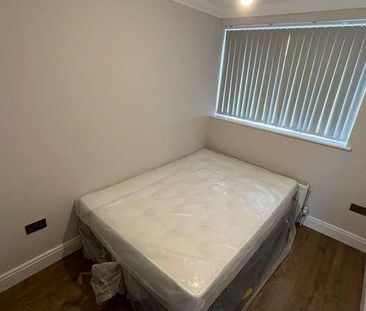 Whytecroft, Hounslow, TW5 - Photo 4