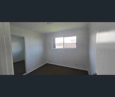 12a Millhouse Close, Farley, NSW 2320 - Photo 2