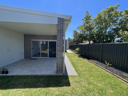 Stylish 4 Bedroom Townhouse - Photo 5