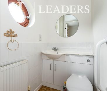 2 bedroom bungalow to rent Willow Walk, Redhill, Surrey, RH1 - Photo 4