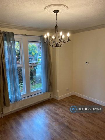 2 bedroom flat to rent - Photo 3