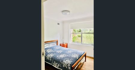 Large Fully furnished family home,Room for let,Free WiFi, Electricity & Water. Great location. - Photo 4