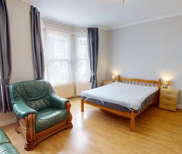 4 bedroom terraced house to rent - Photo 4
