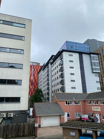 MODERN FLAT town centre - Photo 5