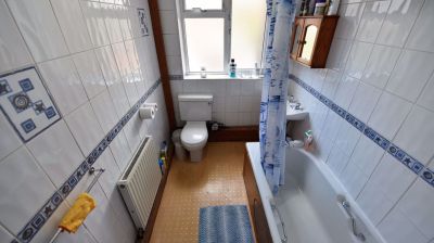 3 bedroom Flat in Grovewood, Leeds - Photo 3